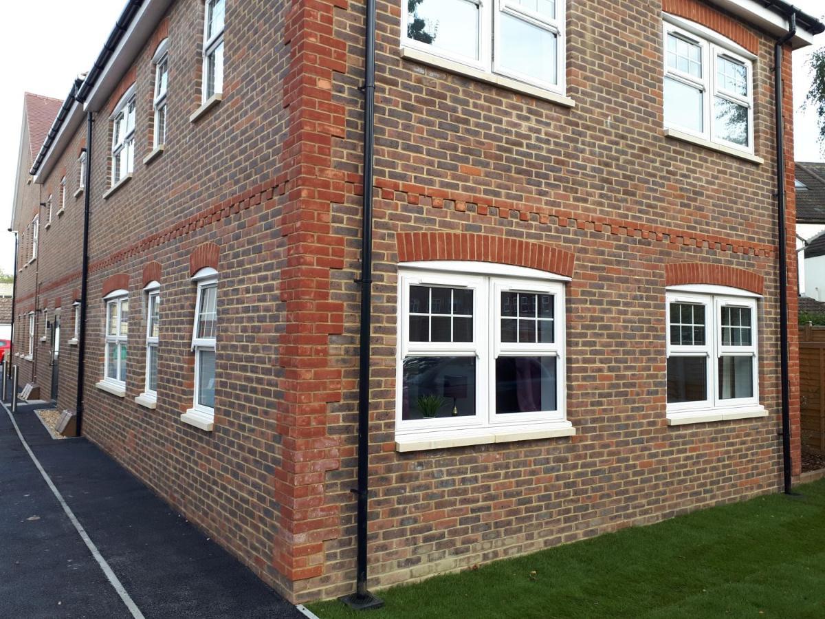 Rentunique St Georges 2X 2 Bed Amazing Apartments Moments From Centre Horley Exterior photo